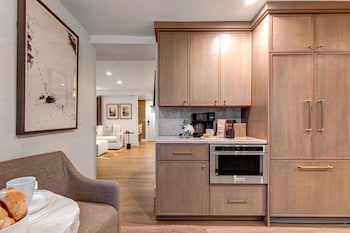 kbm resorts hidden creek bright and airy near canyons cabriolet gas fireplace private hot tub comm summer pool hct 26c