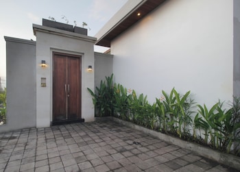 Bougainvillea Villas Cemagi By Parigata,,3 star
