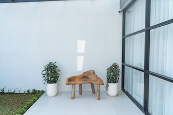 Beverly Hill Mountain View Villa 8Br,Jalan Resort Dago Pakar Raya No.122,4 star