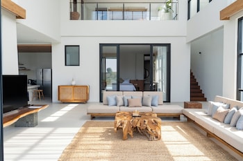 Beverly Hill Mountain View Villa 8Br,Jalan Resort Dago Pakar Raya No.122,4 star