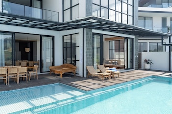Beverly Hill Mountain View Villa 8Br,Jalan Resort Dago Pakar Raya No.122,4 star