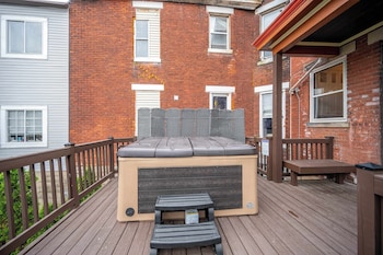Doctors Retreat W/ Hot Tub,,5 star