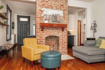 Historic Retreat Gateway,,4 star