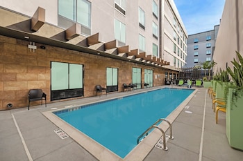 home2 suites by hilton riverside downtown convention center