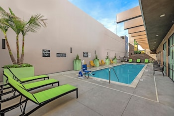 home2 suites by hilton riverside downtown convention center