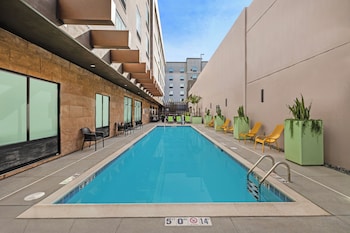 home2 suites by hilton riverside downtown convention center