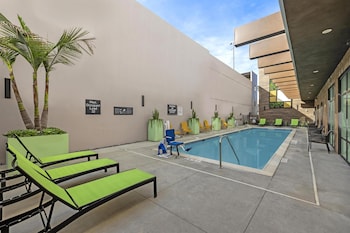 home2 suites by hilton riverside downtown convention center