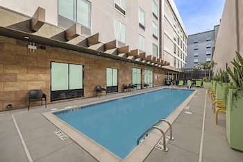 home2 suites by hilton riverside downtown convention center