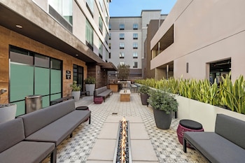 home2 suites by hilton riverside downtown convention center