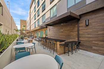 home2 suites by hilton riverside downtown convention center