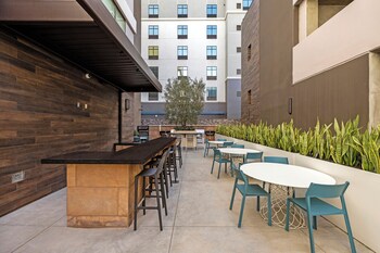 home2 suites by hilton riverside downtown convention center