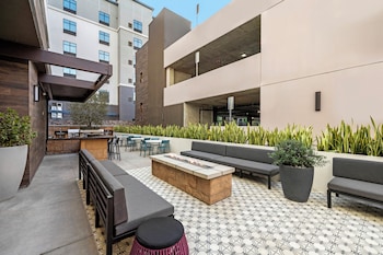 home2 suites by hilton riverside downtown convention center