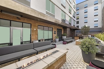 home2 suites by hilton riverside downtown convention center