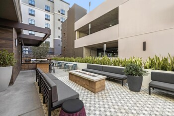 home2 suites by hilton riverside downtown convention center