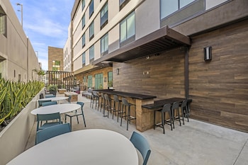 home2 suites by hilton riverside downtown convention center