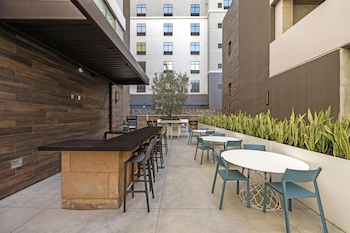 home2 suites by hilton riverside downtown convention center