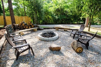 whispering woods cabins and grill