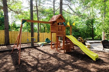 whispering woods cabins and grill