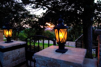 whispering woods cabins and grill