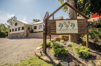 whispering woods cabins and grill