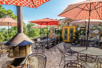 whispering woods cabins and grill