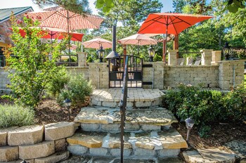 whispering woods cabins and grill
