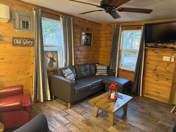 whispering woods cabins and grill