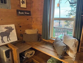 whispering woods cabins and grill