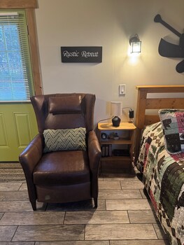 whispering woods cabins and grill
