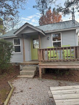 whispering woods cabins and grill
