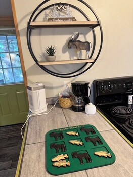 whispering woods cabins and grill
