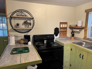 whispering woods cabins and grill