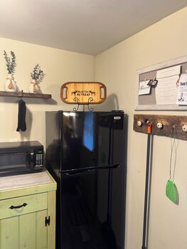 whispering woods cabins and grill