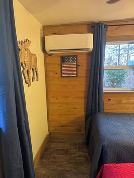 whispering woods cabins and grill