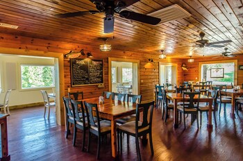whispering woods cabins and grill