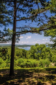 whispering woods cabins and grill