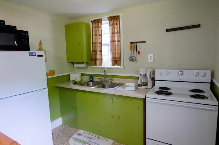 whispering woods cabins and grill