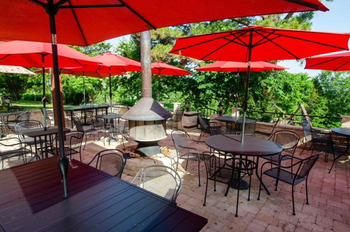 whispering woods cabins and grill