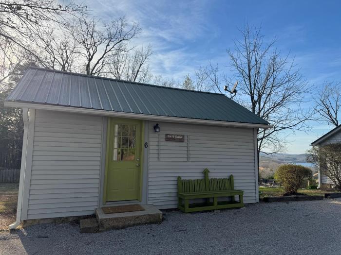 whispering woods cabins and grill