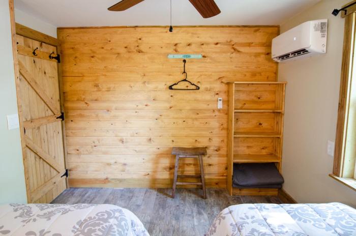 whispering woods cabins and grill