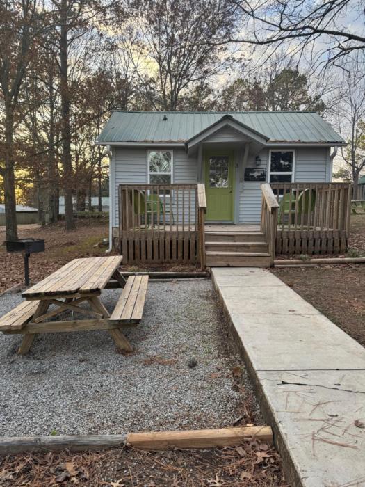whispering woods cabins and grill
