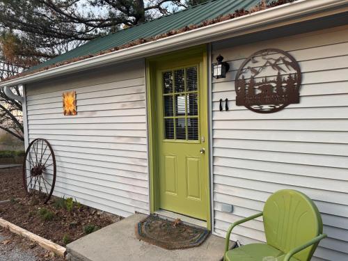 whispering woods cabins and grill