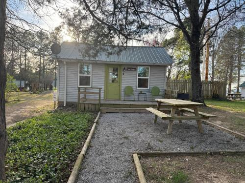whispering woods cabins and grill