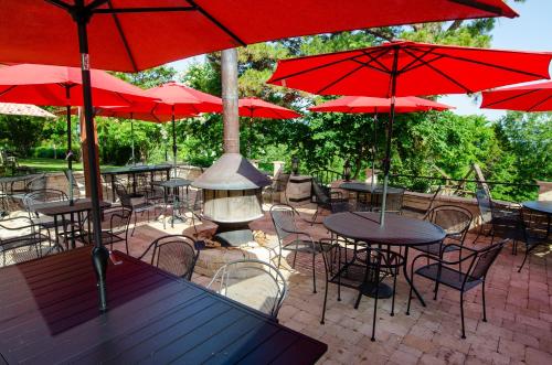 whispering woods cabins and grill