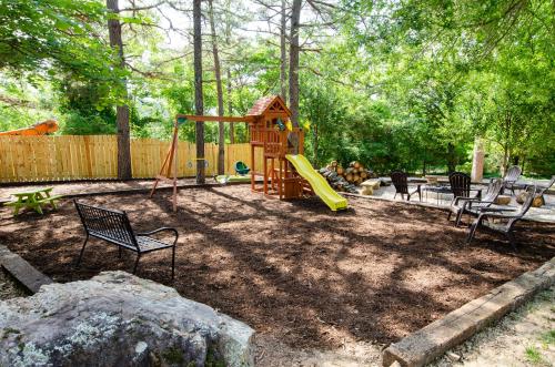 whispering woods cabins and grill