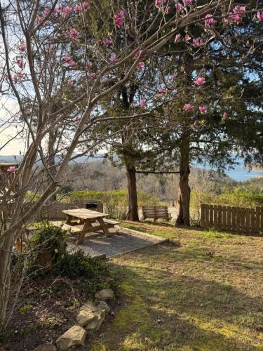 whispering woods cabins and grill