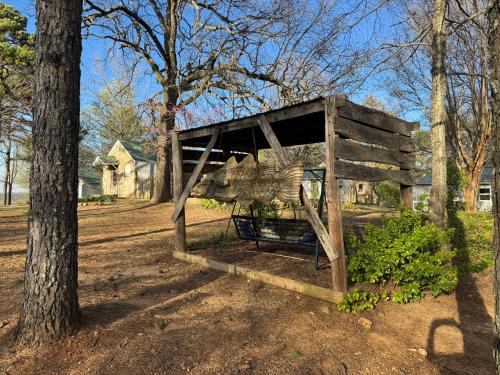 whispering woods cabins and grill