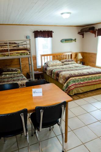 whispering woods cabins and grill