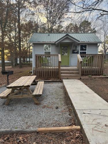whispering woods cabins and grill