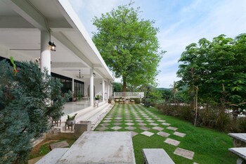 villa la flora kaeng krachan